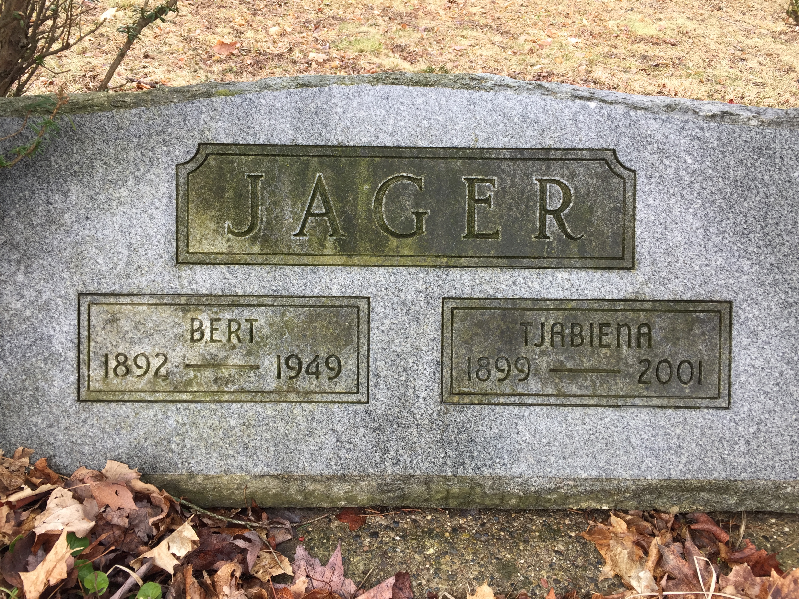 bert en tjabiena jager on 26 Mar 2017.